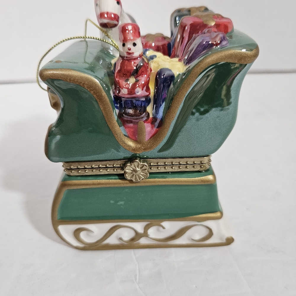 Mr Christmas Musical Animated Box ornament 2011